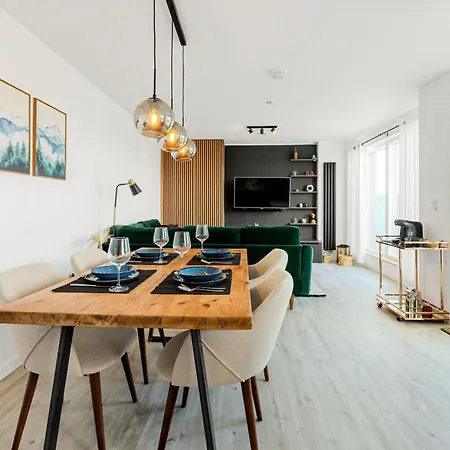 Magnificent New Cross 2br Penthouse With Balcony And Views דירה *