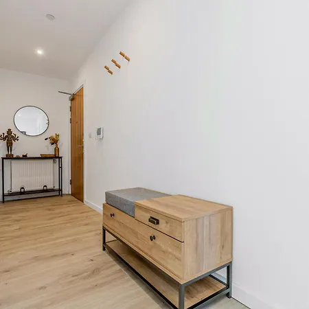 Magnificent New Cross 2br Penthouse With Balcony And Views *