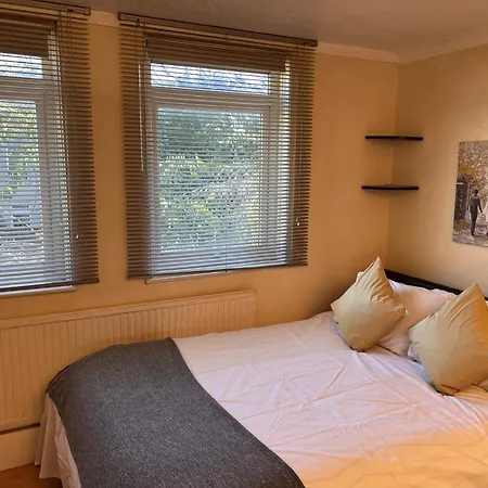Guest house Newham London