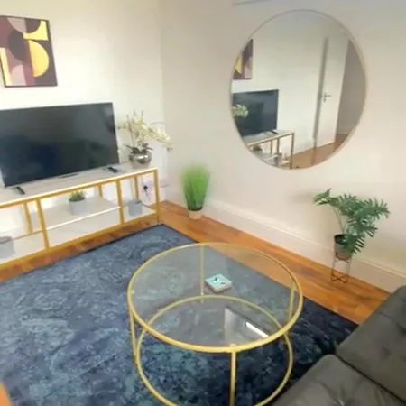 2 Bedroom - Breath Taking Views Canary Warf - Zone 2 Mile End Londen