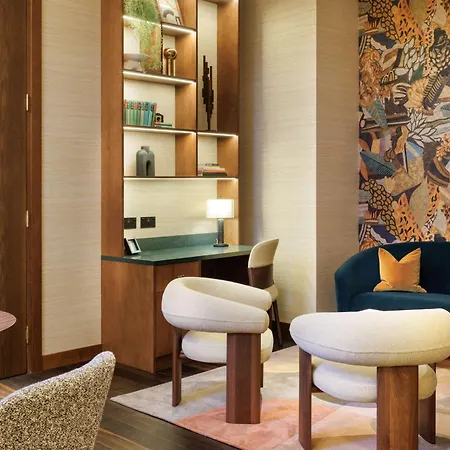 The Trafalgar St. James, Curio Collection By Hilton Лондон