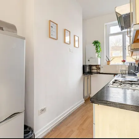 3br - Minutes From Tube Station *