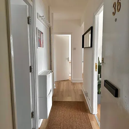 Apartment Your Cosy Get-away 5 Minutes From Canning Town Station, Near Excel & O2 *