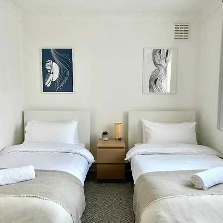Apartment Your Cosy Get-away 5 Minutes From Canning Town Station, Near Excel & O2 London