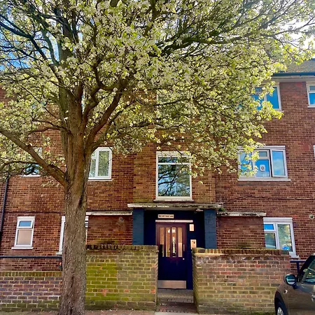 Your Cosy Get-away 5 Minutes From Canning Town Station, Near Excel & O2 Apartment London