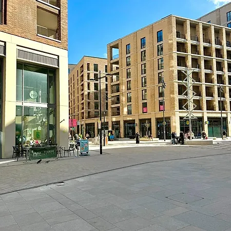 Your Cosy Get-away 5 Minutes From Canning Town Station, Near Excel & O2 Apartment *