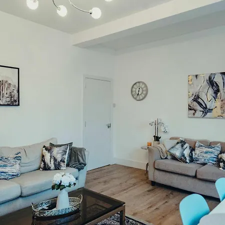 Queensway Dream, Hyde Park Apartment *