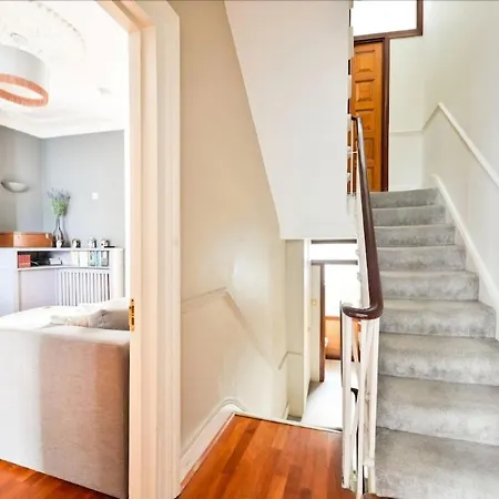 5 Bedrooms House In Chelsea Apartment *