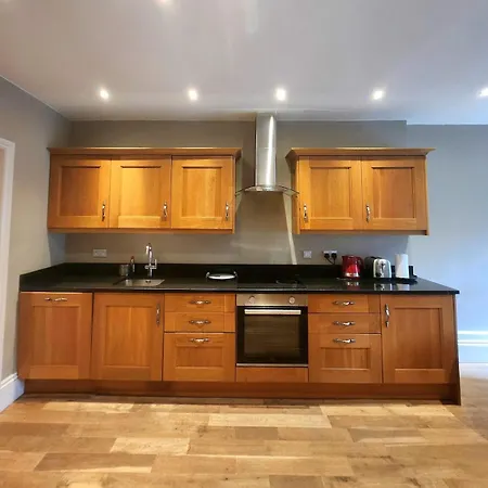 5 Bedrooms House In Chelsea Apartment