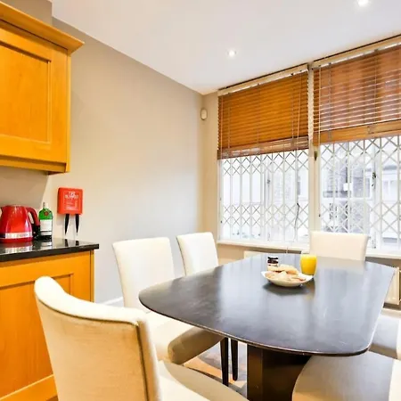 Apartment 5 Bedrooms House In Chelsea *