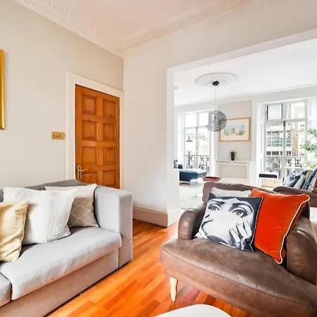 5 Bedrooms House In Chelsea