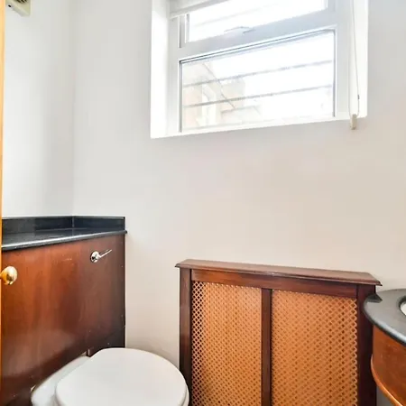5 Bedrooms House In Chelsea Apartment London