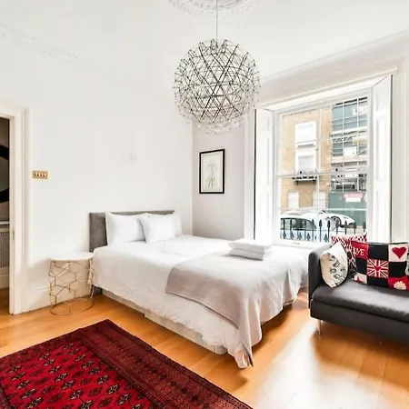 5 Bedrooms House In Chelsea London