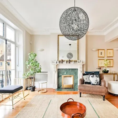 5 Bedrooms House In Chelsea London