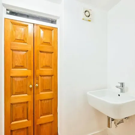 5 Bedrooms House In Chelsea