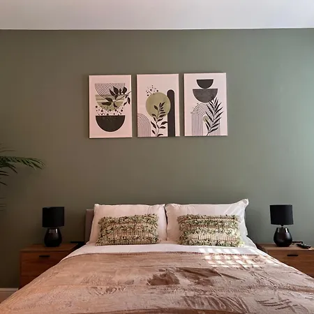 New Kings Cross Apartment *