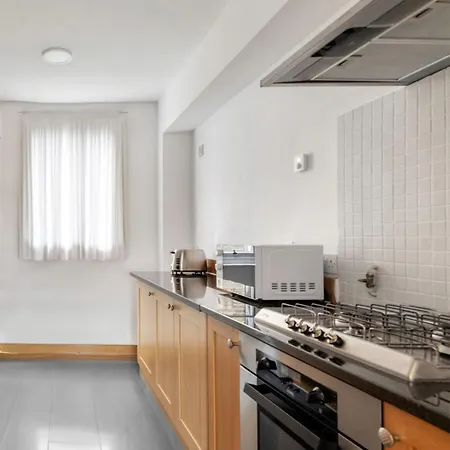 Spacious 4 Beds By Soho & Convent Garden Apartment *