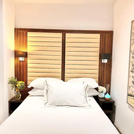 Boutique For Two 105 *