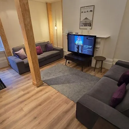 Apartment Timeless Hyde Park Maisonette, 3br, 2ba And Lounge