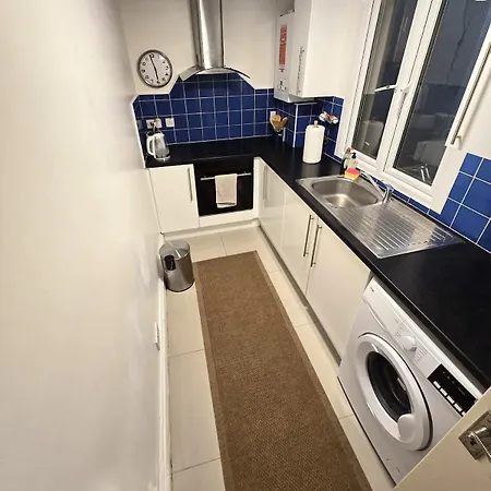 Timeless Hyde Park Maisonette, 3br, 2ba And Lounge London