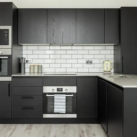 Modern 1-bed Flat - Icon Tower - New Build In One West Point *