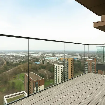 Modern 1-bed Flat - Icon Tower - New Build In One West Point Lägenhet London