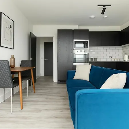 Modern 1-bed Flat - Icon Tower - New Build In One West Point