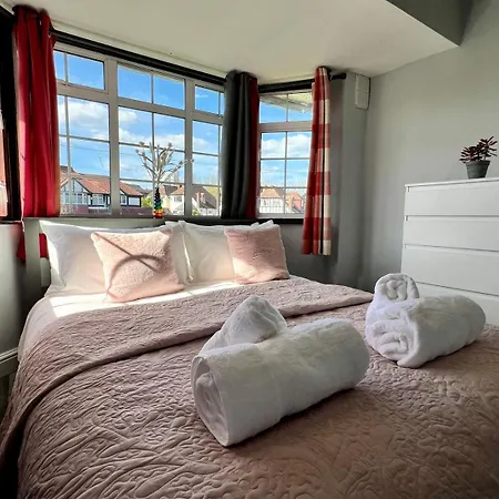 Jevingtons House Peaceful 3 Bed Ideal For Groups Contractors Weekend Get Aways Free Parking Garden And Wifi דירה *