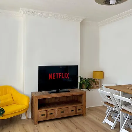 Apartment Your Cosy Get-away 5 Minutes From Canning Town Station, Near Excel & O2