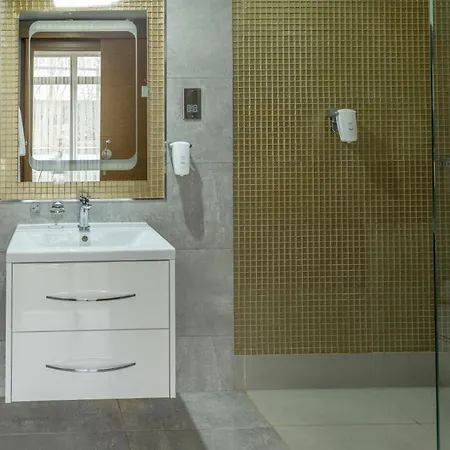 Putney Hotel; Bw Signature Collection
