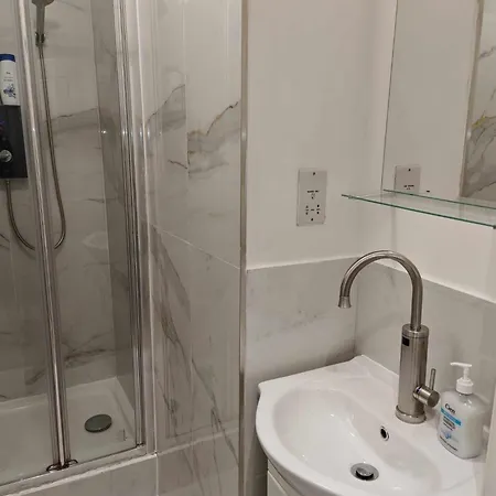 Studio Apartment In Bayswater London