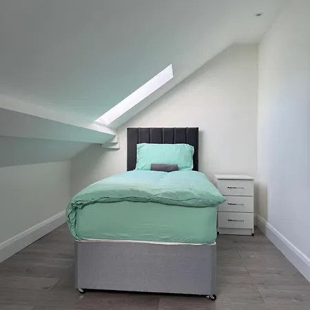 Serviced * Thornton Heath