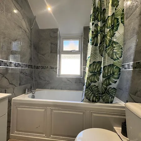 Serviced * Thornton Heath