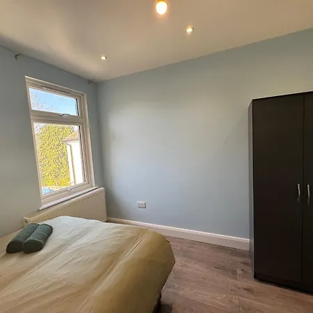 Serviced Apartment *