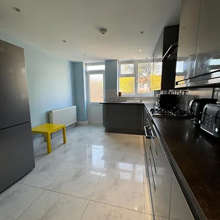 Serviced Apartment *