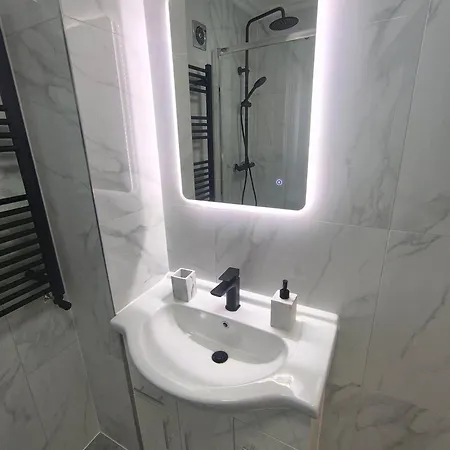 Tooting Broadway Family Guest house *