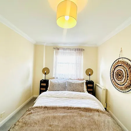 Notting Hill 2 Bedroom Cosy