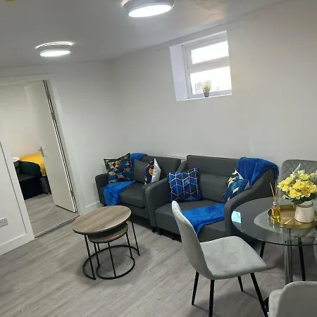 1b, Zone 2 Westbourne Park , Sleeps 4 *