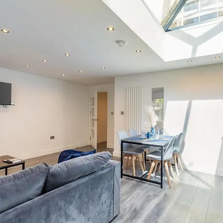 Stylish 2-bed Flat In The Heart Of West Hampstead * London