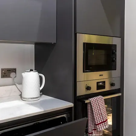 Stylish 2-bed Flat In The Heart Of West Hampstead Apartment