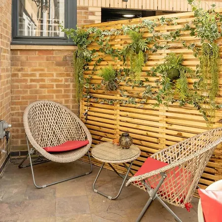 Serene Garden Flat - Steps From Tower Bridge *