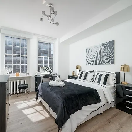 Queensway Dream, Hyde Park Apartment *