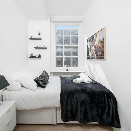 Queensway Dream, Hyde Park London