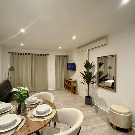 Modern In Wimbledon - Free Underground Parking - Sleeps 5