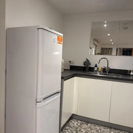 Modern In Wimbledon - Free Underground Parking - Sleeps 5 *