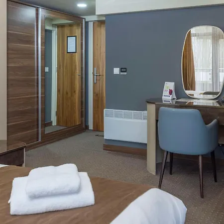 Putney Hotel; Bw Signature Collection