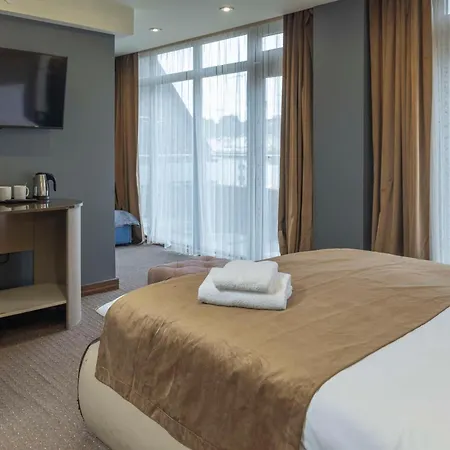 Putney Hotel; Bw Signature Collection Hotel 4*