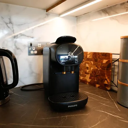Apartmán New Luxury In Location Next To Shops, Cafes, Bars & Metro *