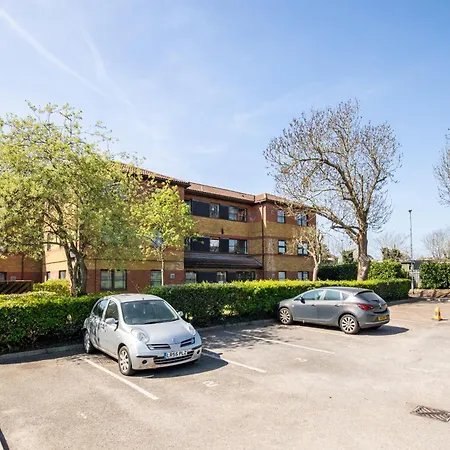 1Bdr Apartment - West London - Easy Heathrow, London & Twickenham Rugby Stadium Access
