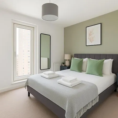Hackney - Near Fields *